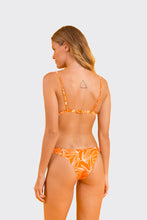 Carregar imagem no visualizador da galeria, Model Back: Rio De Sol Calcinha Bottom Trail-Orange Essential
