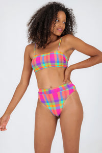 Model Front: Rio De Sol Calcinha Bottom Tulip-Garden Hotpant-Cos