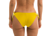 Carregar imagem no visualizador da galeria, Model Back: Rio De Sol Calcinha Bottom Uv-Melon Comfort
