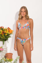 Carregar imagem no visualizador da galeria, Model Front: Rio De Sol Calcinha Bottom Zinnia Nice-Fio
