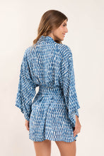 Carregar imagem no visualizador da galeria, Model Back: Rio De Sol Vestido De Praia Chuva Kimono
