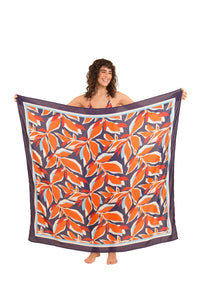 Model Front: Rio De Sol Canga Leaves Canga