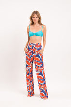 Carregar imagem no visualizador da galeria, Model Front: Rio De Sol Calça De Praia Leaves Wide Pants
