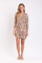 Carregar imagem no visualizador da galeria, Model Front: Rio De Sol Vestido De Praia Leopard Chemise
