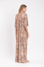 Carregar imagem no visualizador da galeria, Model Back: Rio De Sol Vestido De Praia Leopard Long Dress
