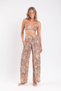 Model Front: Rio De Sol Calça De Praia Leopard Wide Pants