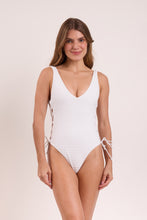 Carregar imagem no visualizador da galeria, Model Front: Rio De Sol Maiô Memphis-White Zoe
