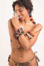 Carregar imagem no visualizador da galeria, Image 04: Rio De Sol Xuxinha (Acessório De Cabelo) Nocciola Scrunchie
