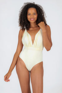 Model Front: Rio De Sol Maiô Off-White Marina
