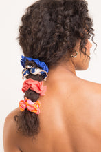 Carregar imagem no visualizador da galeria, Image 02: Rio De Sol Xuxinha (Acessório De Cabelo) Pottery Scrunchie

