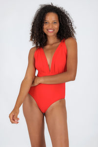 Model Front: Rio De Sol Maiô Rouge Marina