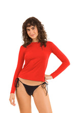 Carregar imagem no visualizador da galeria, Model Front: Rio De Sol Soutien Rouge Rash-Guard
