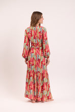 Carregar imagem no visualizador da galeria, Model Back: Rio De Sol Vestido De Praia Sea-Bloom Long Dress Verona
