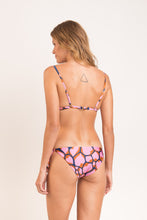 Carregar imagem no visualizador da galeria, Model Back: Rio De Sol Set Set Amore-Pink Tri-Fixo Ibiza-Comfy
