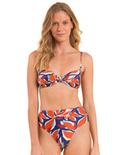 Carregar imagem no visualizador da galeria, Gallery: Rio De Sol Set Set Leaves Bandeau-Joy Hotpants
