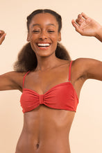 Carregar imagem no visualizador da galeria, Image 08: Rio De Sol Set Set Malibu-Chili Bandeau-Duo Essential
