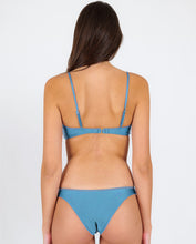 Carregar imagem no visualizador da galeria, Image 06: Rio De Sol Set Set Shimmer-Baltic-Sea Bandeau-Knot Essential

