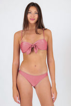 Carregar imagem no visualizador da galeria, Model Front: Rio De Sol Set Set Shimmer-Confetti Bandeau-Knot Essential
