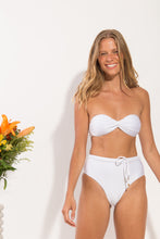 Carregar imagem no visualizador da galeria, Image 09: Rio De Sol Set Set Shimmer-White Twist Belted-High-Waist
