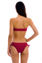 Carregar imagem no visualizador da galeria, Model Back: Rio De Sol Set Set Uv-Desejo Bandeau-Reto Madrid
