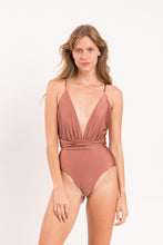 Carregar imagem no visualizador da galeria, Model Front: Rio De Sol Maiô Shimmer-Copper New Vegas
