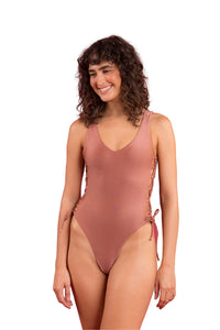 Model Front: Rio De Sol Maiô Shimmer-Copper Zoe