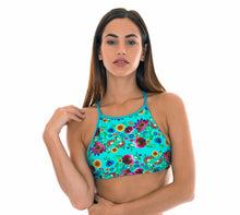 Carregar imagem no visualizador da galeria, Model Front: Rio De Sol Soutien Soutien Bloom Cropped
