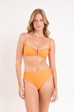 Carregar imagem no visualizador da galeria, Model Front: Rio De Sol Soutien Top Bio-Laranjada Sara
