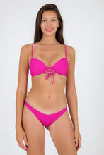 Carregar imagem no visualizador da galeria, Model Front: Rio De Sol Soutien Top Cotele-Amaranto Balconet-Pushup
