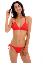 Carregar imagem no visualizador da galeria, Model Front: Rio De Sol Soutien Top Cotele-Tomate Tri-Fixo
