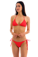 Carregar imagem no visualizador da galeria, Model Front: Rio De Sol Soutien Top Cotele-Tomate Tri-Inv
