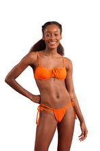 Carregar imagem no visualizador da galeria, Model Front: Rio De Sol Soutien Top Dots-Orange Balconet-Tie
