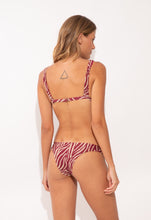 Carregar imagem no visualizador da galeria, Model Back: Rio De Sol Soutien Top Dune Hera
