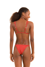 Carregar imagem no visualizador da galeria, Model Back: Rio De Sol Soutien Top Malibu-Chili Tri-Duo
