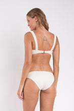 Carregar imagem no visualizador da galeria, Model Back: Rio De Sol Soutien Top Malibu-Natural Amelia
