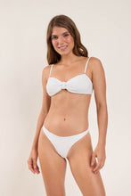 Carregar imagem no visualizador da galeria, Model Front: Rio De Sol Soutien Top Memphis-White Bandeau-Joy
