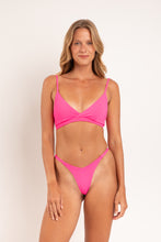 Carregar imagem no visualizador da galeria, Model Front: Rio De Sol Soutien Top Mtx-Ultrapink Paola

