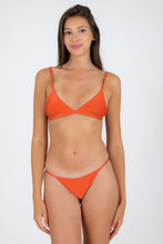 Carregar imagem no visualizador da galeria, Model Front: Rio De Sol Soutien Top Paprica Tri-Fixo
