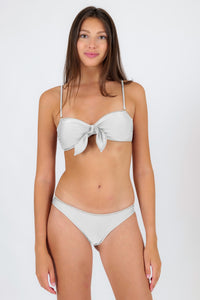Model Front: Rio De Sol Soutien Top Shimmer-White Bandeau-Knot