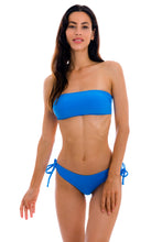 Carregar imagem no visualizador da galeria, Model Front: Rio De Sol Soutien Top Uv-Enseada Bandeau-Reto
