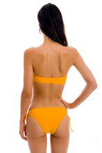 Carregar imagem no visualizador da galeria, Model Back: Rio De Sol Soutien Top Uv-Pequi Bandeau-Reto
