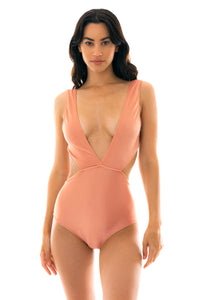Model Front: Rio De Sol Maiô Trikini Ouro Rosa