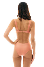 Carregar imagem no visualizador da galeria, Model Back: Rio De Sol Maiô Trikini Ouro Rosa
