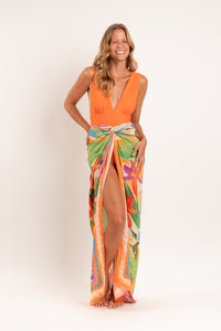 Model Front: Rio De Sol Canga Tropical Canga