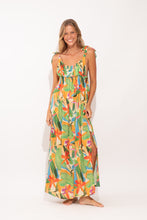 Carregar imagem no visualizador da galeria, Model Front: Rio De Sol Vestido De Praia Tropical Long Dress Chiara
